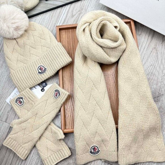 Moncler [bib + pompom hat + gloves] three-piece set! - Picture 5 of 9